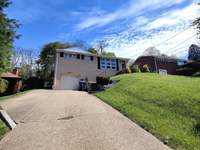 Building Photo - *Beautifully Updated & Modern 3BD/1BA Single Family Home Available in Whitehall*