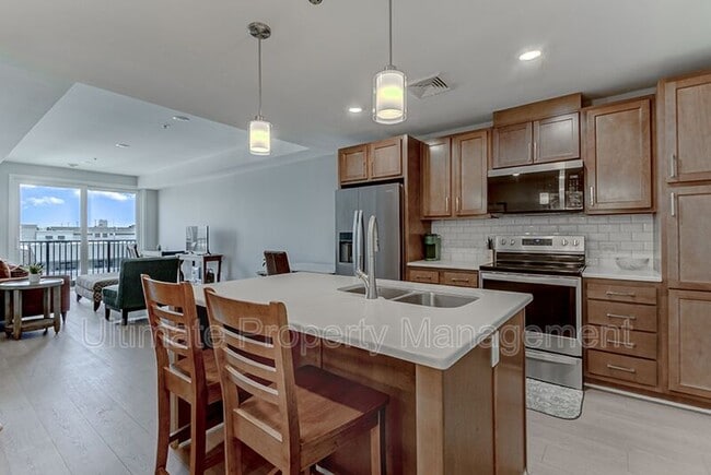 Building Photo - 14 Grace St Unit #810