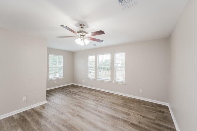 Photo - 20727 Dickinson Manor Ln