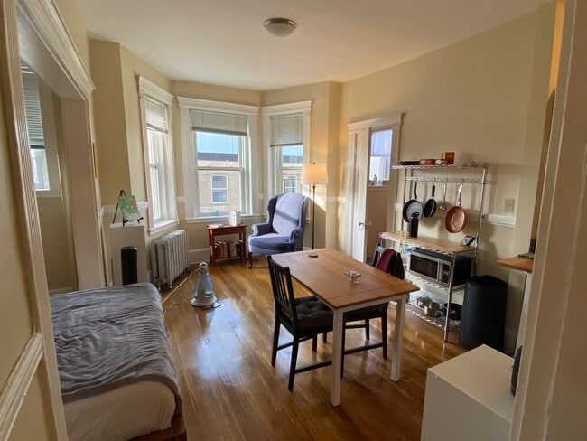 Building Photo - 45 Hemenway St Unit 3