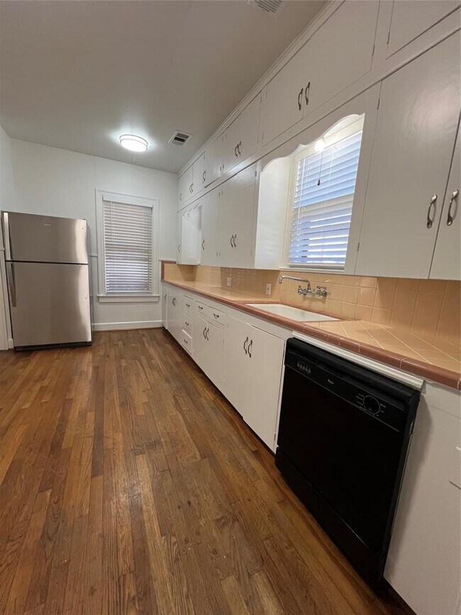 Photo - 3710 Harmon Ave