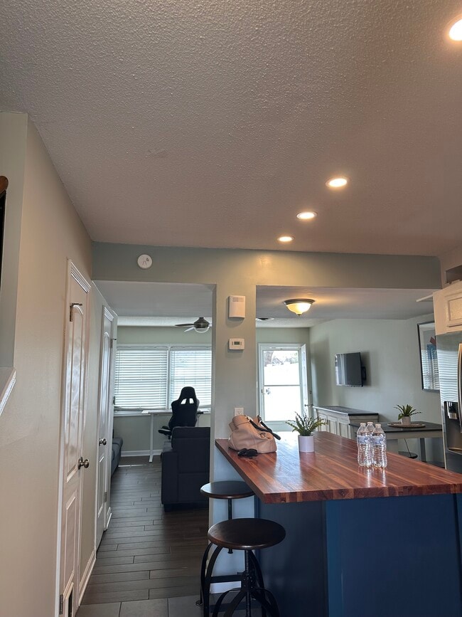 Kitchen - 3000 Golden Rd