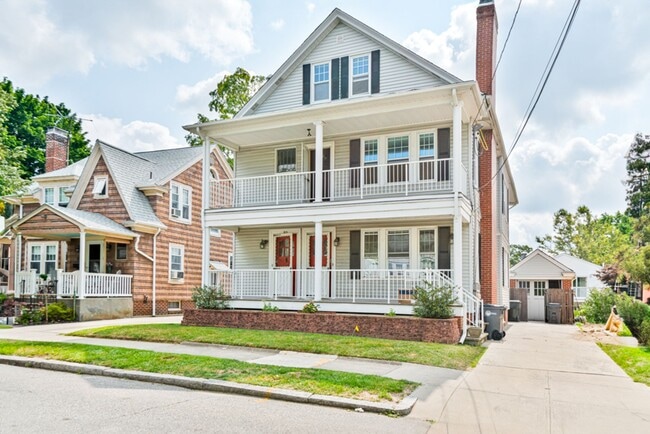 Building Photo - 4 Bed Gorgeous Unit 103 Tyndall Ave.  #1