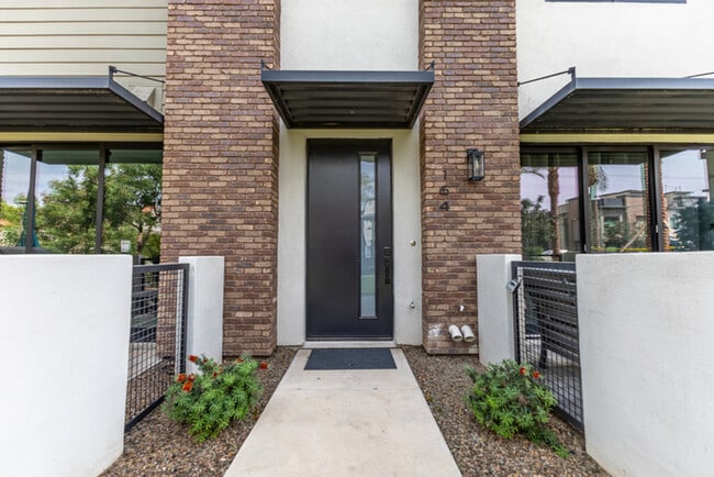 Photo - 164 E Lexington Ave