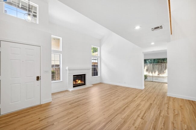 Photo - 1733 Magnolia Cir