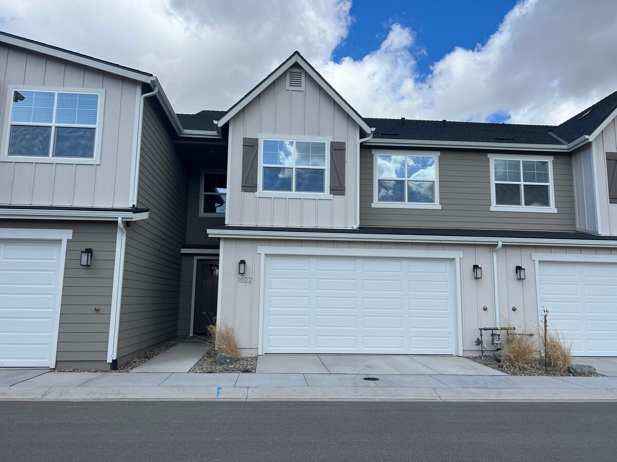 3/2.5 Modern & Beautiful Townhome in Minden - 3/2.5 Modern & Beautiful Townhome in Minden