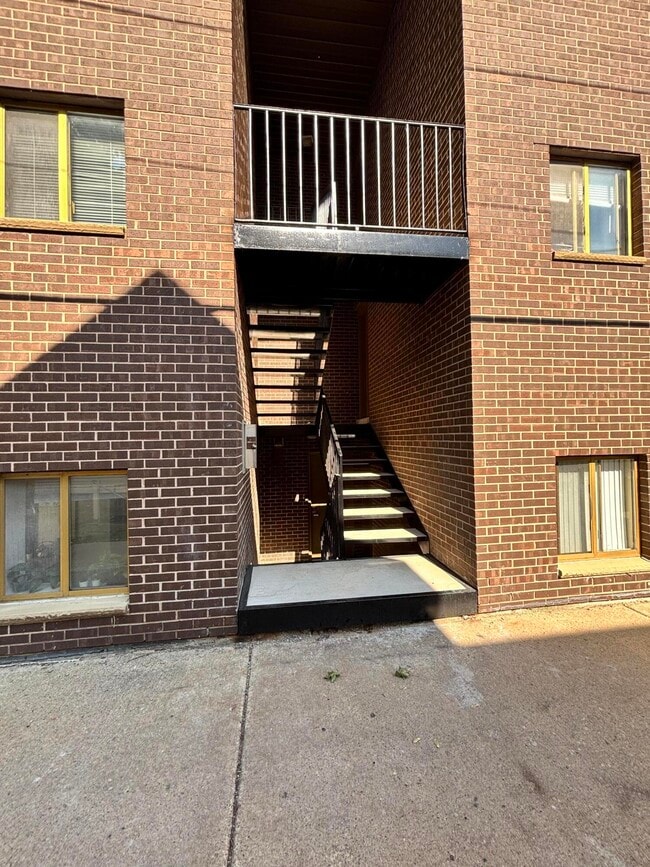 Building Photo - 817 Arch St Unit 4 Rental