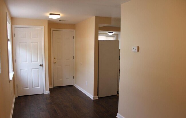 Photo - 900 Tiller Ave Unidad B