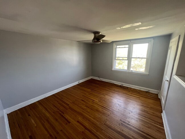 Photo - Charming Modern 3 Bedroom w/ Washer & Dryer & Optional 4th Bedroom in Basement | Overbrook