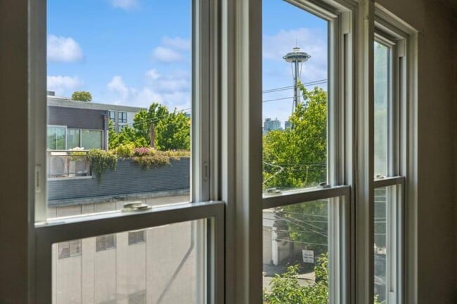 Photo - 3 bedroom in Seattle WA 98109