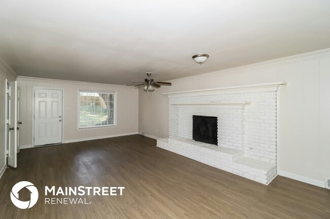 Photo - 109 W Pecan Valley St