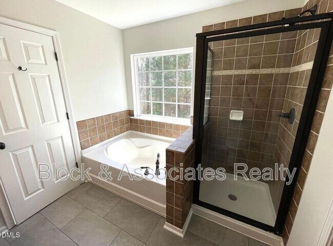 Photo - 359 Ashdale Dr