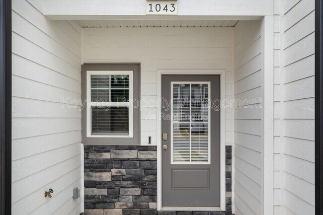 Photo - 1043 Linsmore Ave