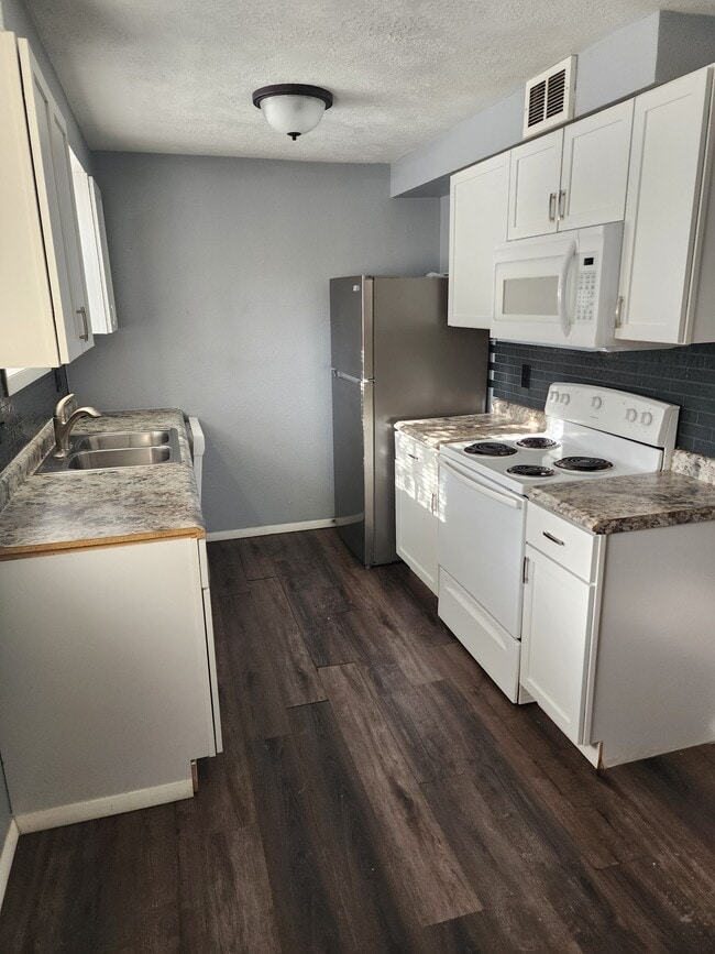 Building Photo - 609 N Prairie Ave Unit 3