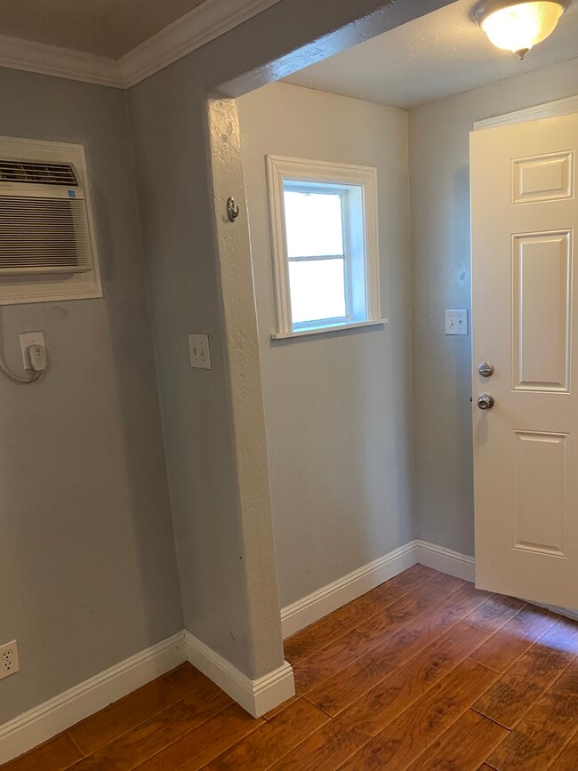 Building Photo - 2308 O St Unit 2308 B Rental