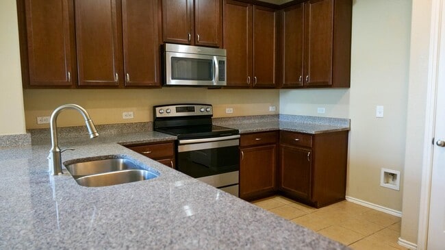 Photo - Spacious 5 Bedroom Home in Reserve at Westcreek