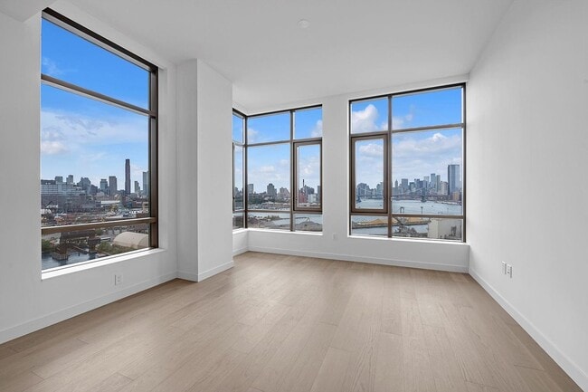 Photo - 480 Kent Ave