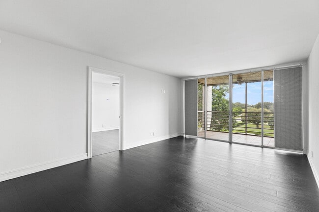 Photo - 9470 Poinciana Pl Unit 407