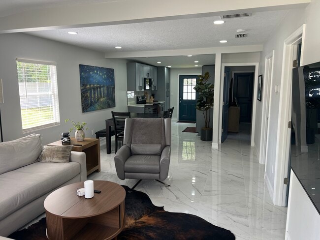 Photo - 6704 N 11th St