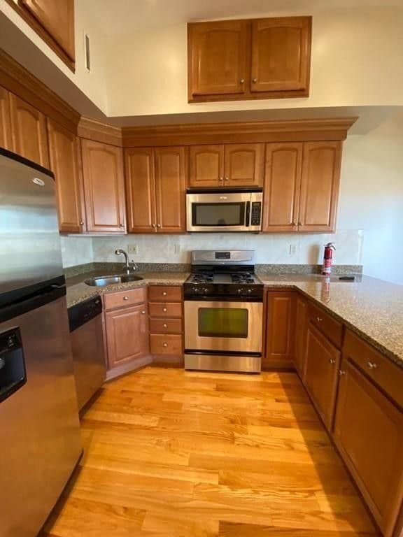 Photo - 261 W 2nd St Unidad 3