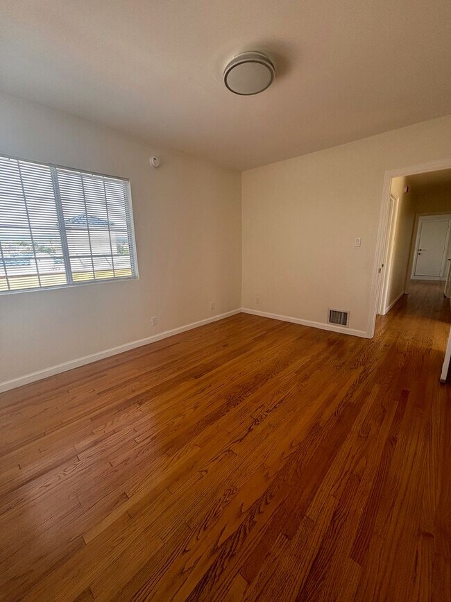 221 N Commonwealth Ave
