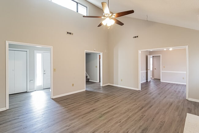 Photo - 158 Fox Chase Dr