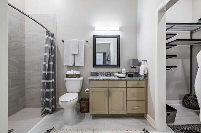 Photo - Holbrook Acworth - Active Senior