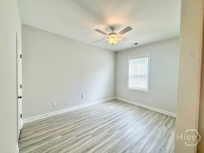 Building Photo - 123 Waterside Ln Rental