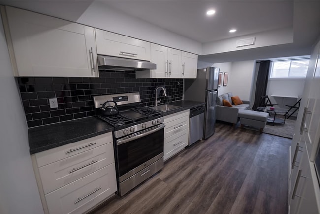 Building Photo - 858 Bronson Ave