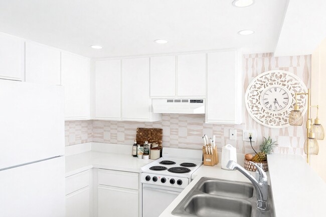 Building Photo - 540 Brickell Key Dr Unit 1721