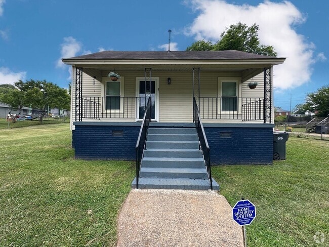 Building Photo - Beautifully Renovated 2 Bedroom 1 Bathroom... Rental