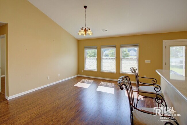 Photo - 97 Avonshire Dr