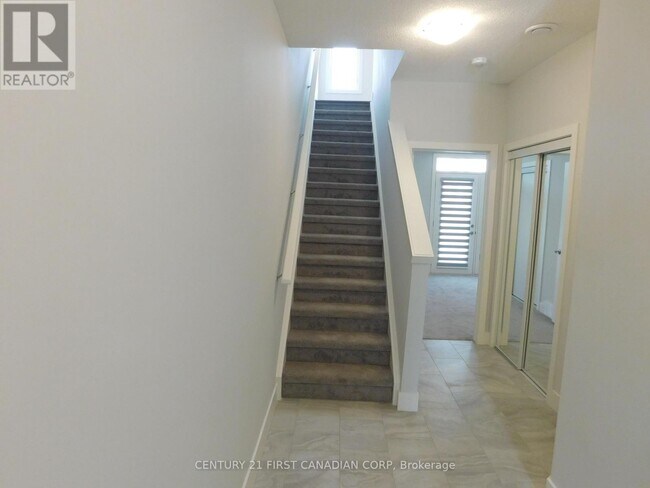 Photo - 530 Gatestone Rd