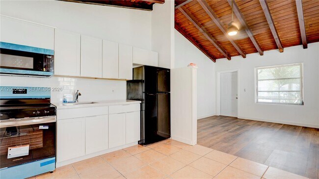 Photo - 1085 NE 128th St Unit FRONT