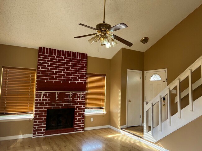 Photo - 1722 Oakwell Ln