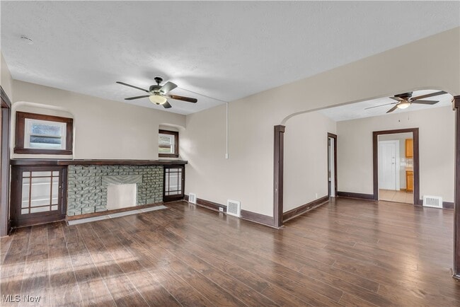 Photo - 11913 Buckingham Ave Unidad 2/UP