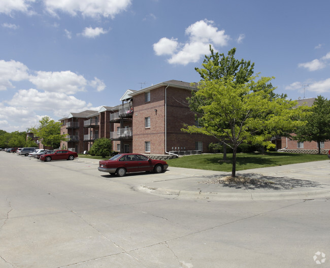 Embassy Park Apartments - Embassy Park Apartments