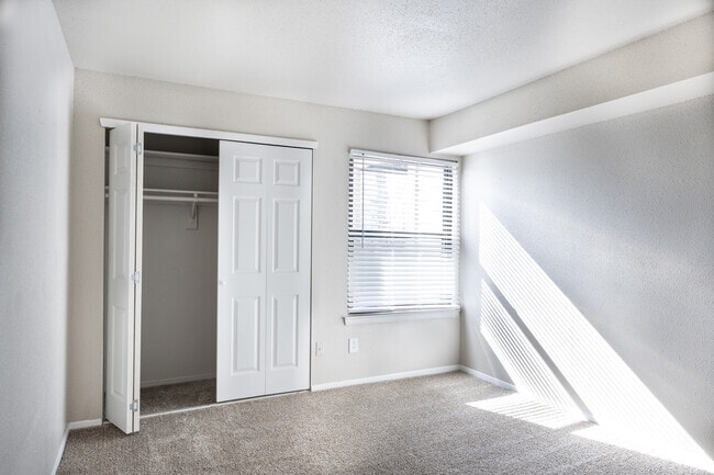 2BR, 2BA - 996SF - Bedroom - Pembroke Lake Apartments