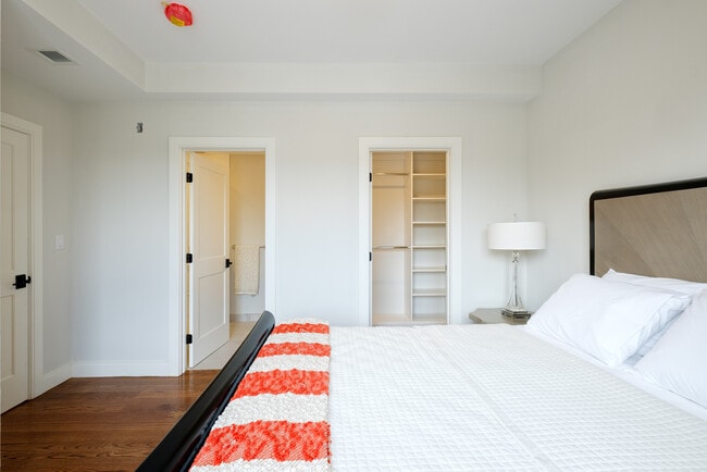 Photo - 318 N Harvard St