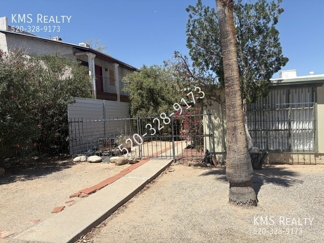 Building Photo - 2935 N Alvernon Way Unit 2