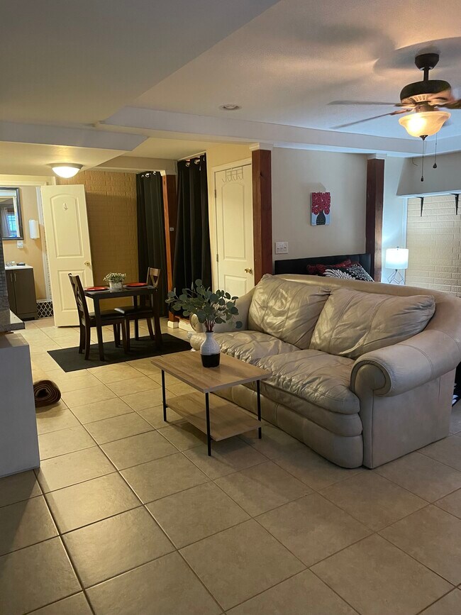 Photo - 817 Ravins Way