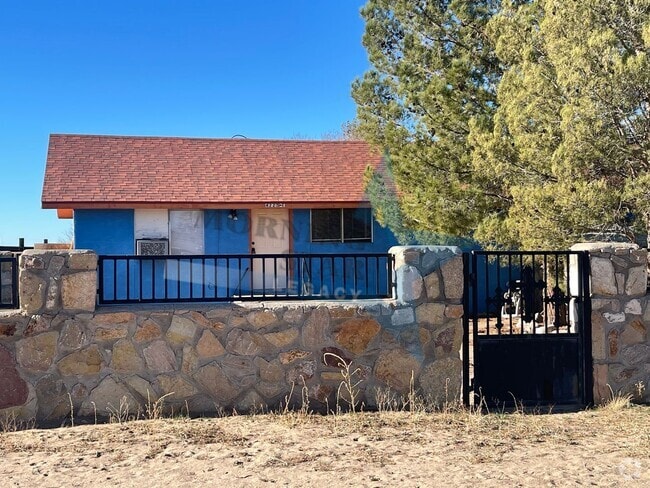 Building Photo - 2 bedroom home in a country type setting