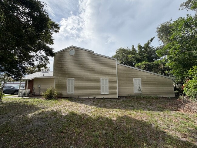 Photo - 3174 Beecher Dr E