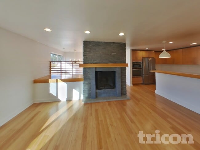 Photo - 2990 Pickering Pl NE