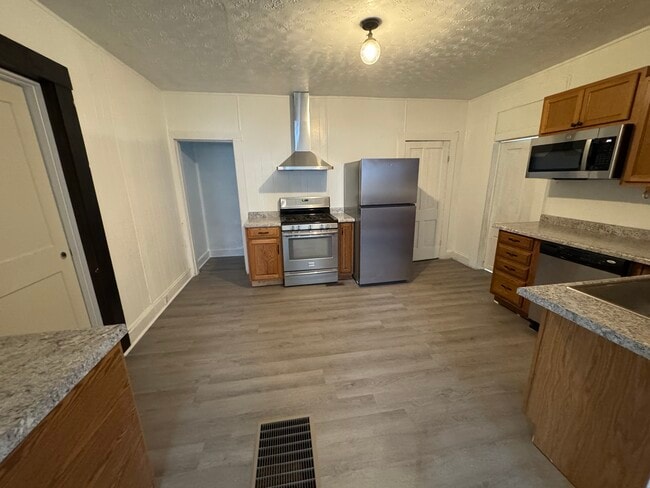 Photo - 460 Storms Ave