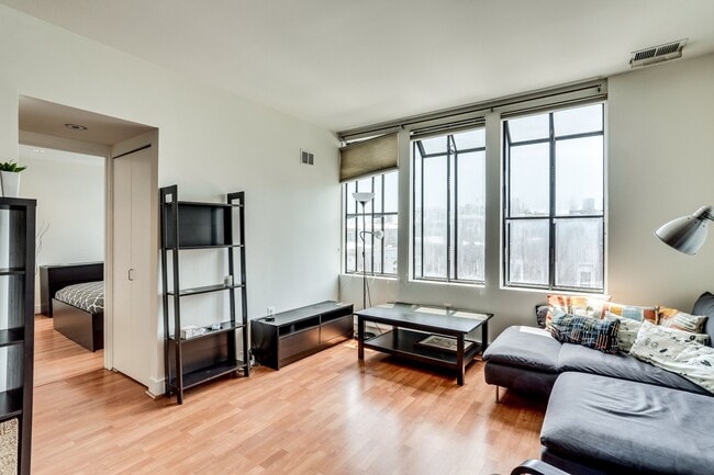 Photo - Bright One Bedroom with Private Balcony! Unidad 13B
