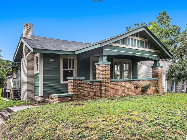 Building Photo - Charming Craftsman Bungalow in South East ... Rental
