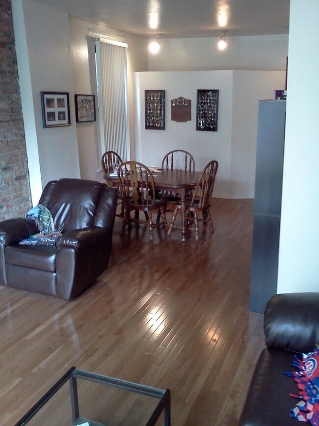 Building Photo - 2040 N Halsted St Unit 2 Rental