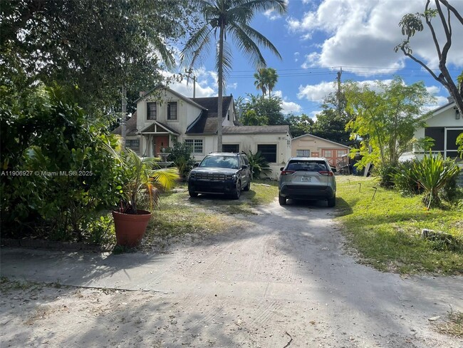 Photo - 746 NE 80th St Unidad Gar