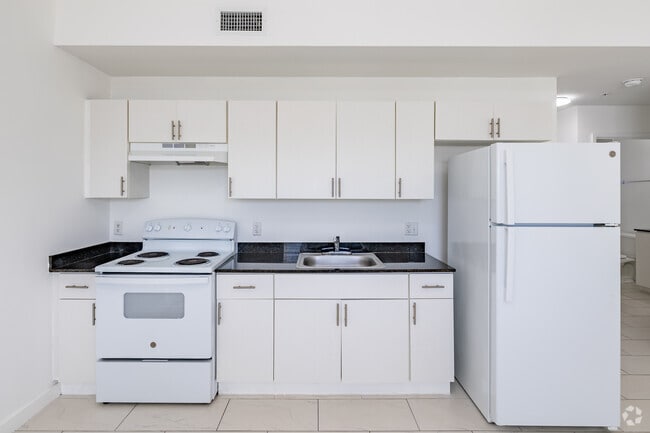 1BR, 1BA - 618SF - Kitchen - Nueva Aventura